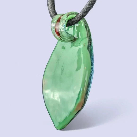 (2/$20) Vintage Murano Art Glass Green Leaf Pendant - Picture 3 of 7
